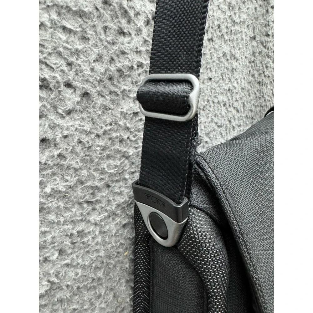 Tumi T3 Traveler‎ Carry On Adjustable Canvas Crossbody Messenger Bag Black